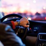 お酒の分解時間はどのくらい？運転可能になるまでの目安とは